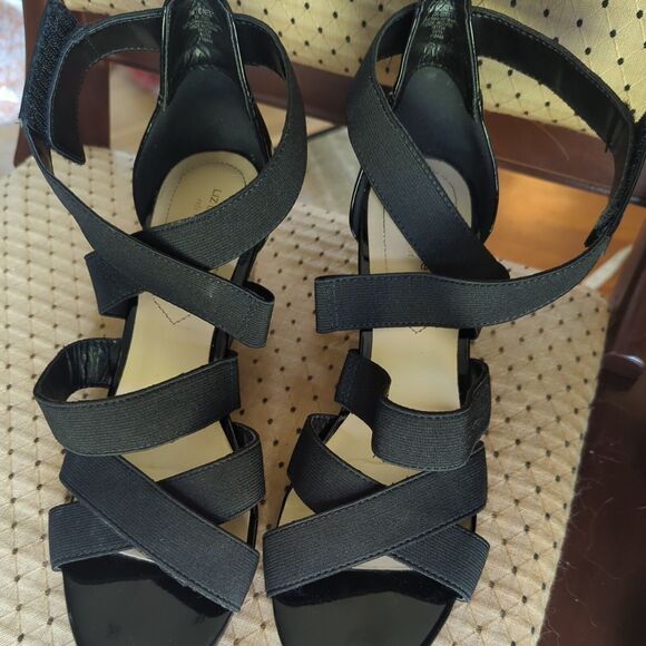 Liz Claiborne  9M "Nest" Strappy Black Patent Leather Wedge Strappy Heel 2.75" - Picture 3 of 10